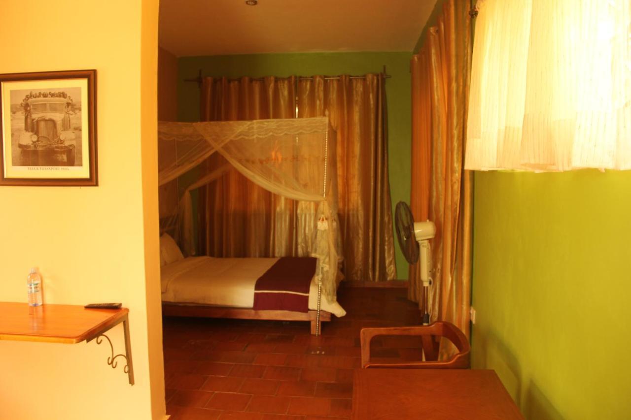 Saltek Forest Cottages Masindi Bagian luar foto
