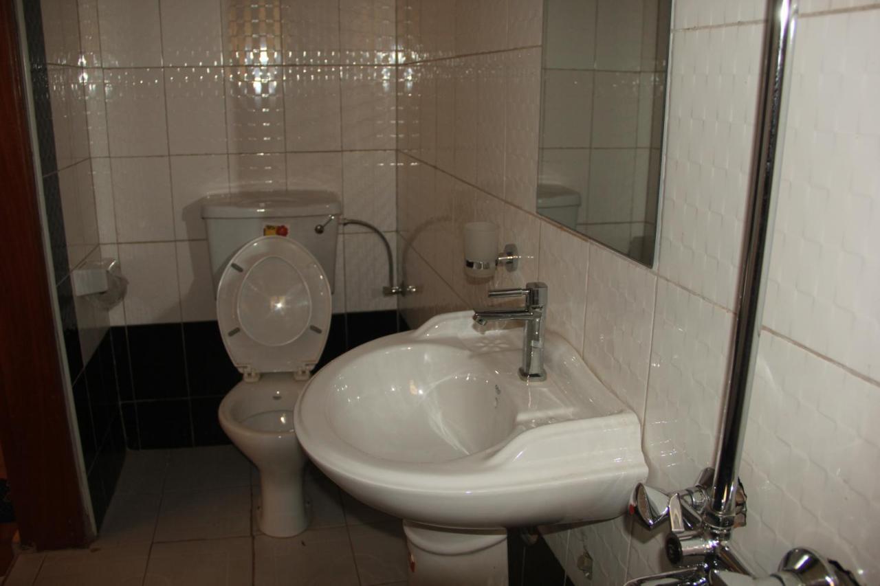 Saltek Forest Cottages Masindi Bagian luar foto