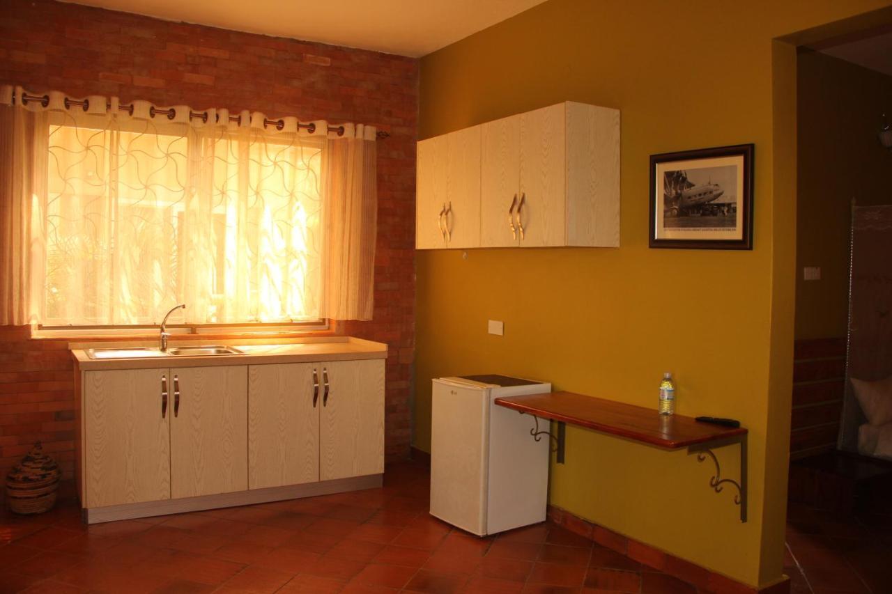 Saltek Forest Cottages Masindi Bagian luar foto